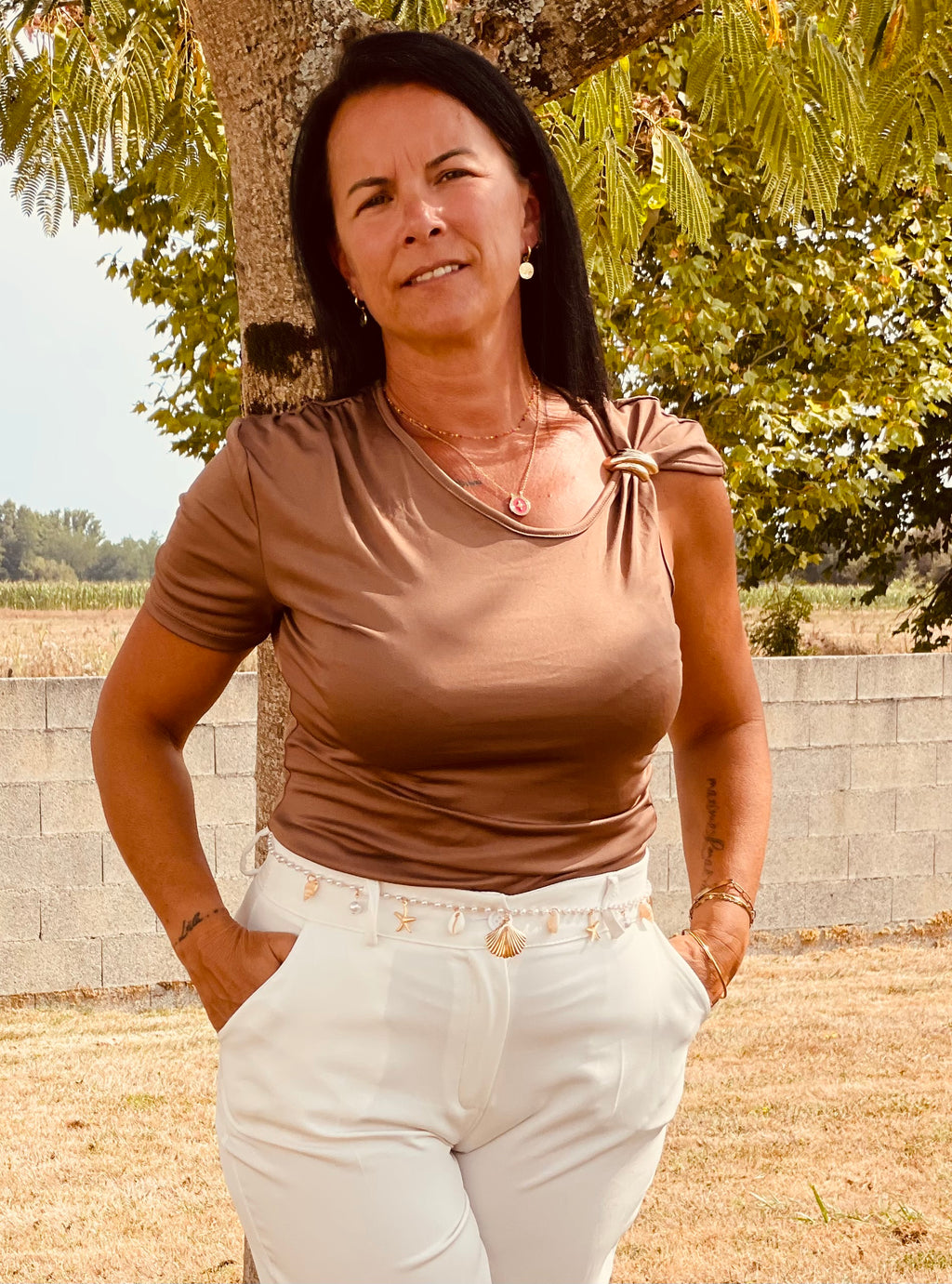 Top bijoux marron