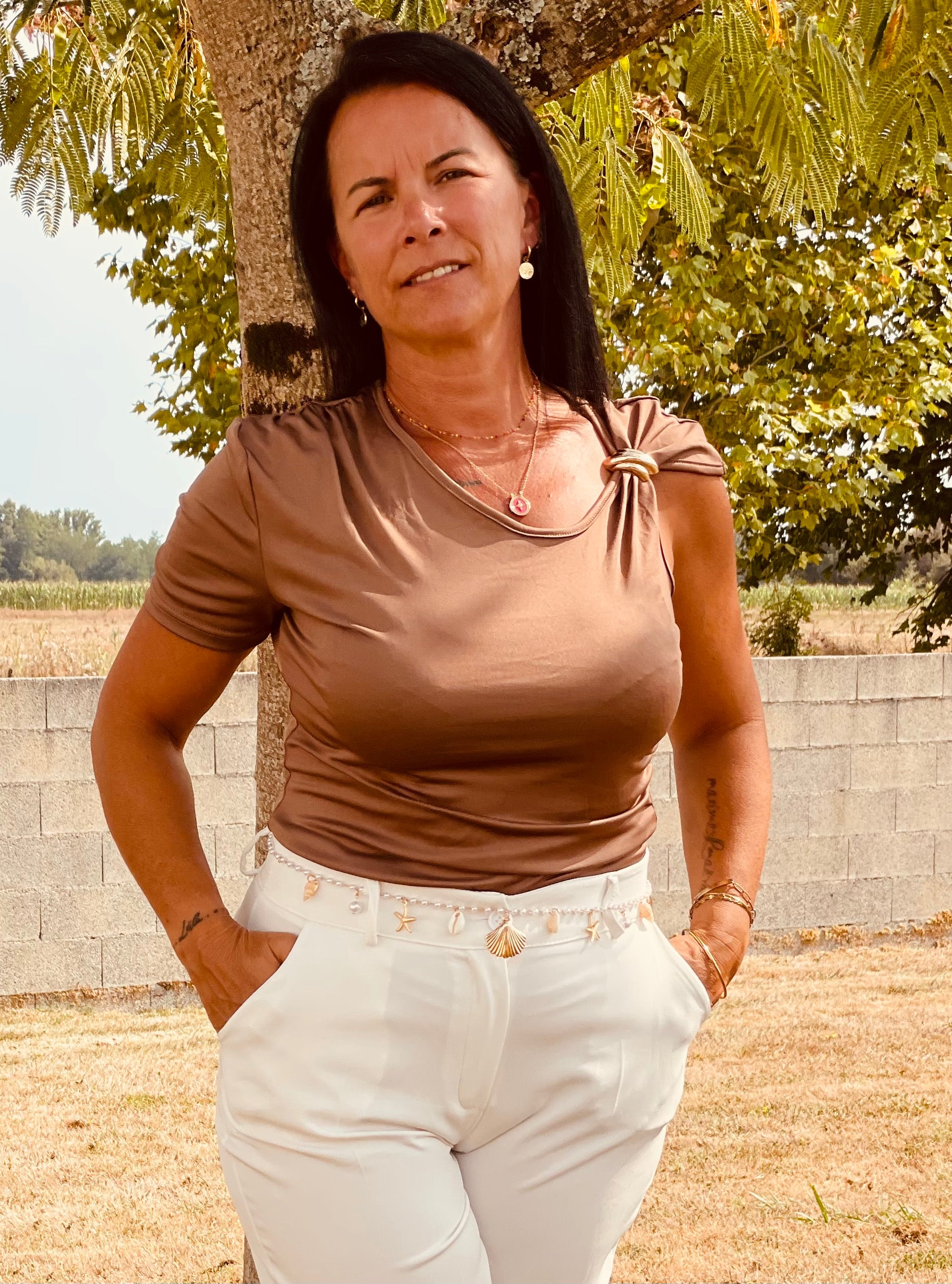 Top bijoux marron
