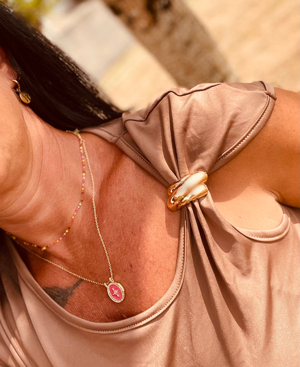 Top bijoux marron