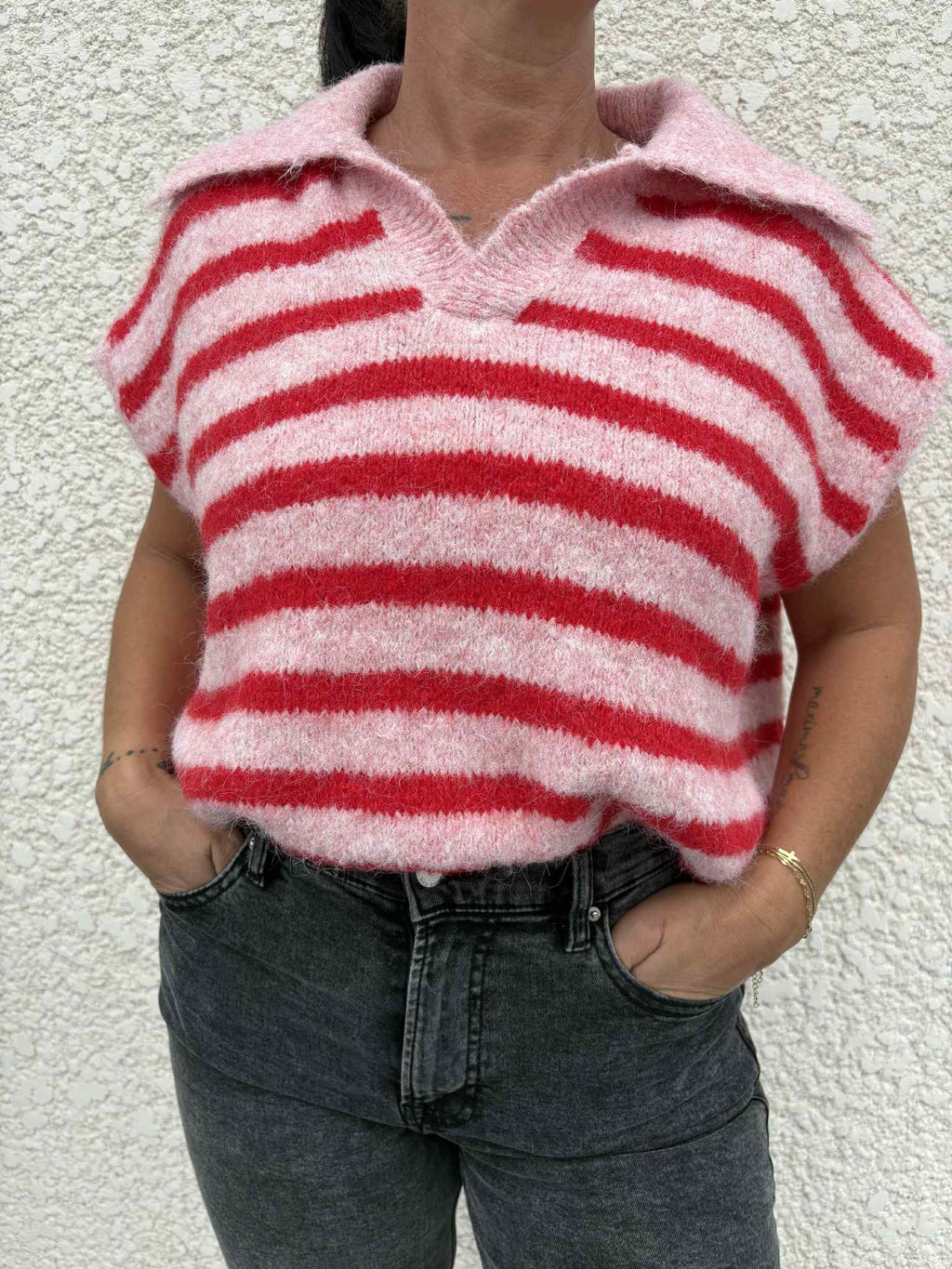 Pull sans manche rayé rose