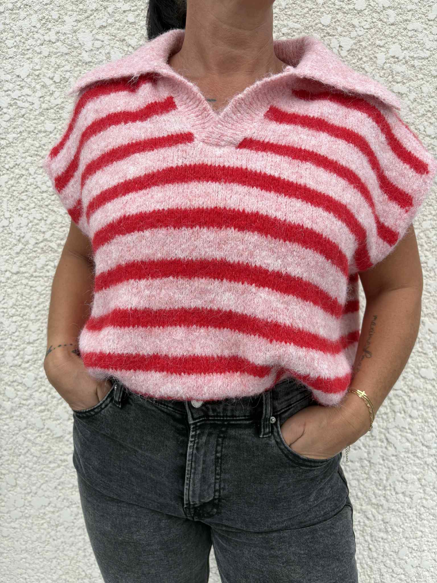 Pull sans manche rayé rose