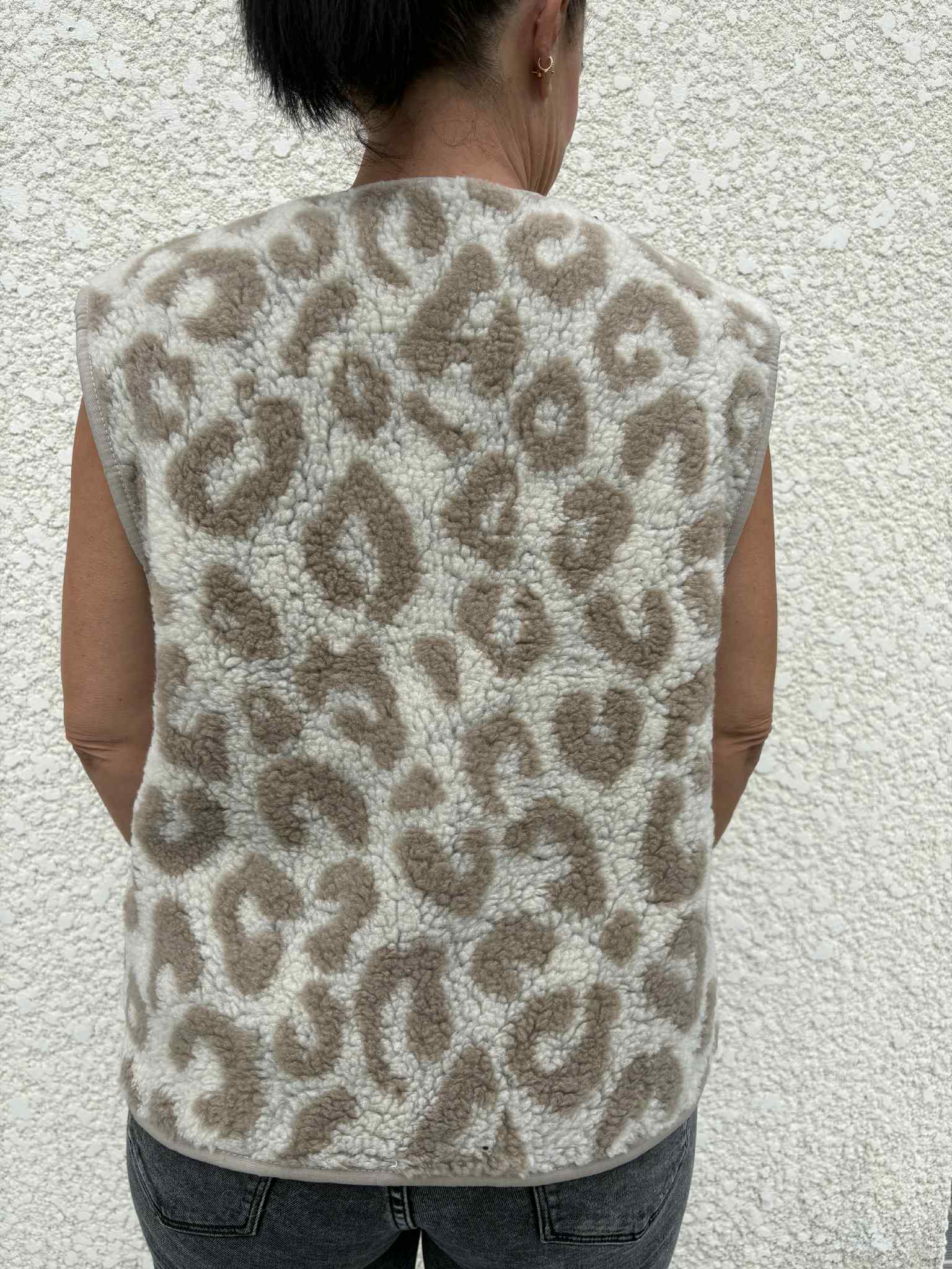 Gilet teddy léopard sans manches avec poches