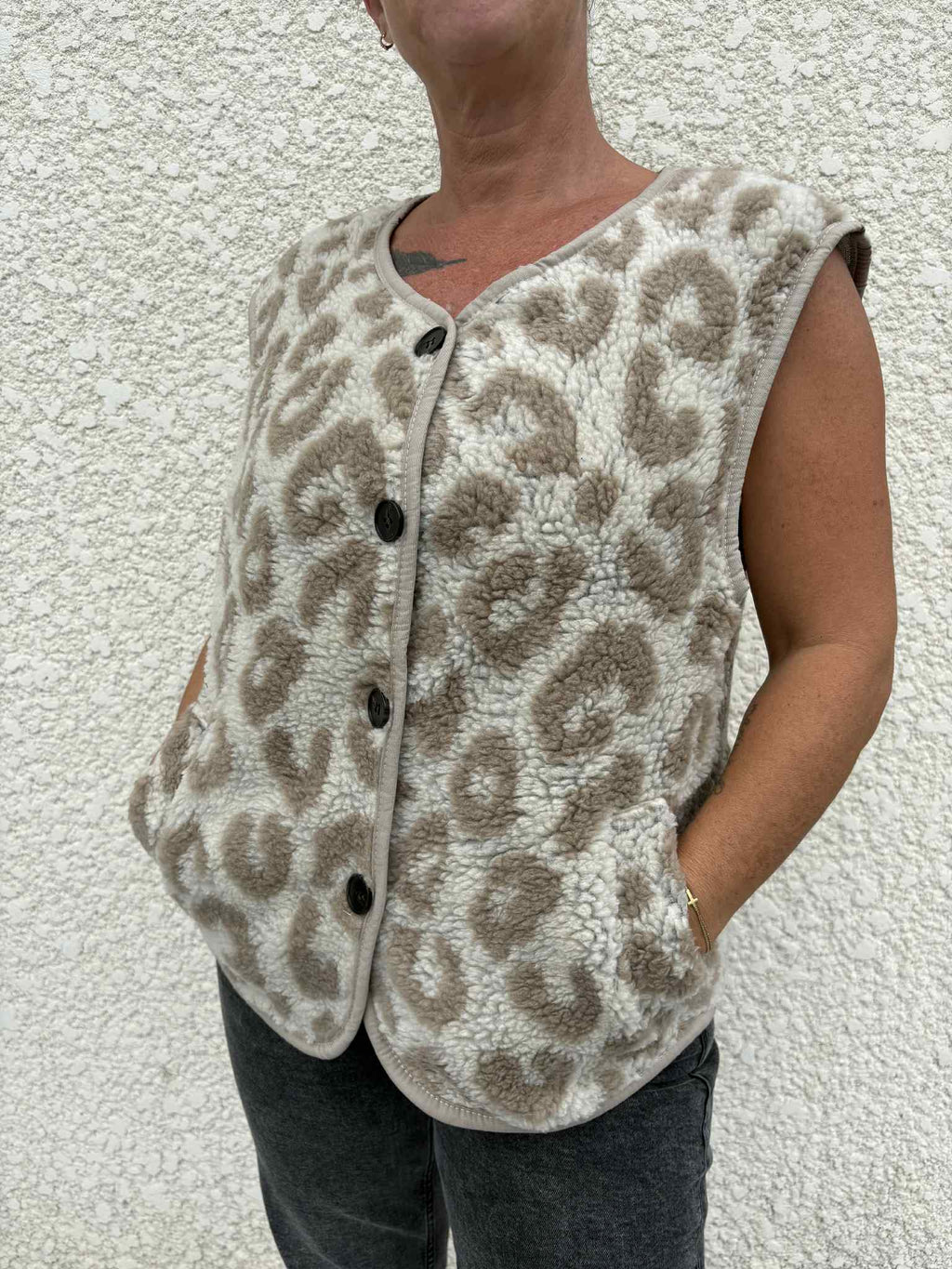 Gilet teddy léopard sans manches avec poches